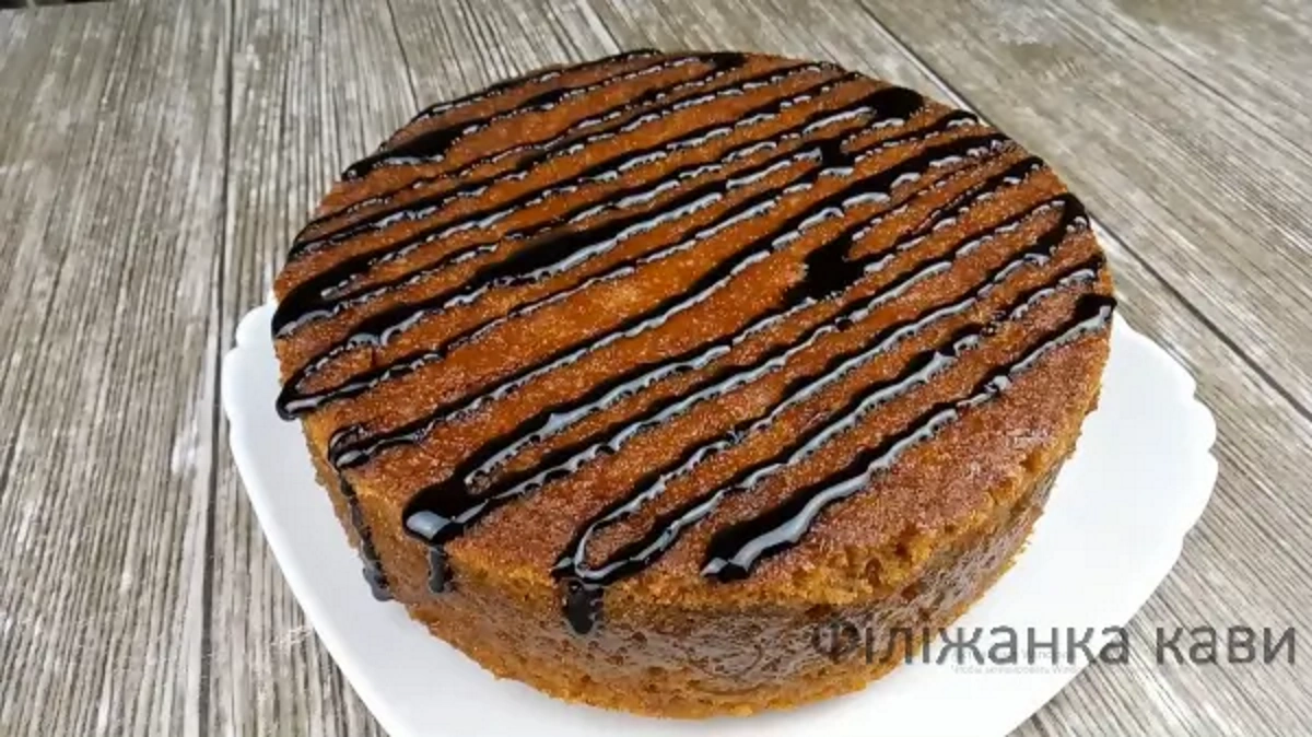 Коли в холодильнику порожньо я готую копійчаний пиріг на чайній заварці. Без яєць і молочних продуктів. Супер економний і дуже смачний