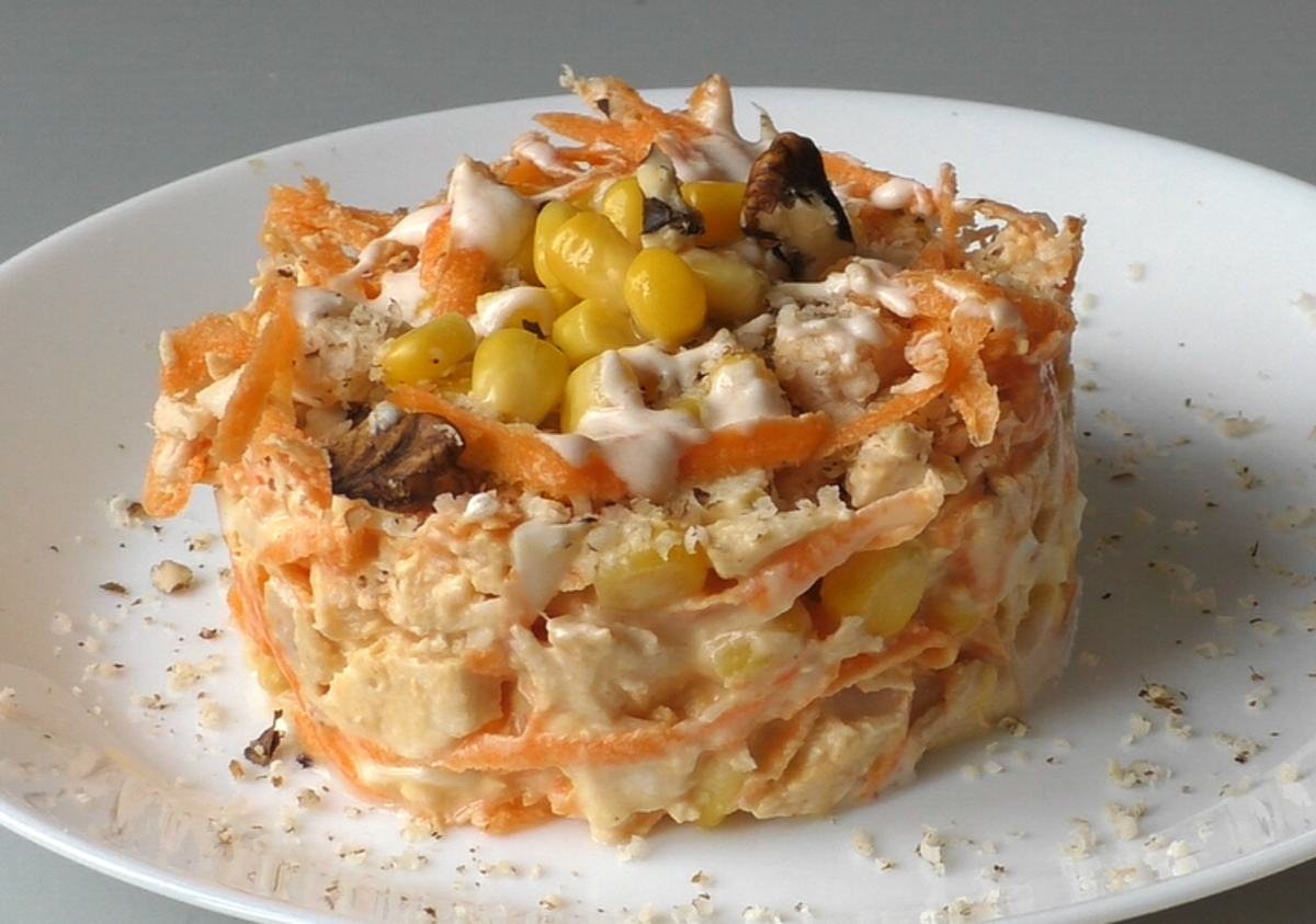 Салат від якого неможливо відірватися, а всього лише 4 найдоступніших продукти, які знайдуться завжди на кухні