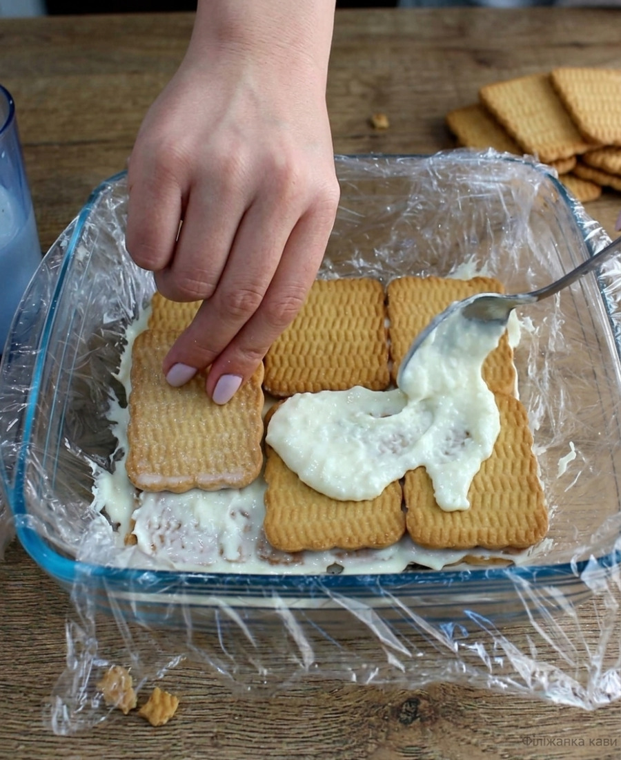 Лінивий рецепт торта на швидку руку – жодної духовки та міксера не потрібно